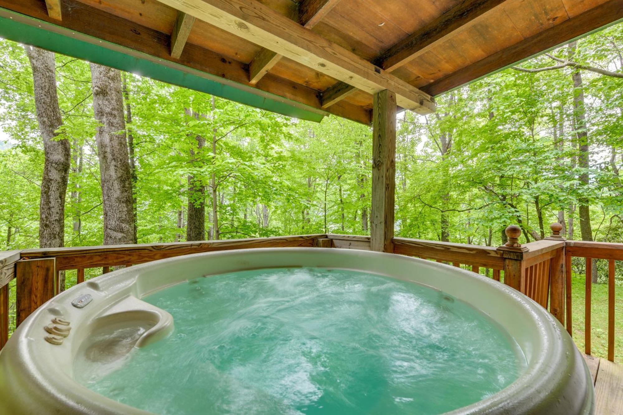 Serene Maggie Valley Retreat With Deck And Hot Tub! Exterior foto